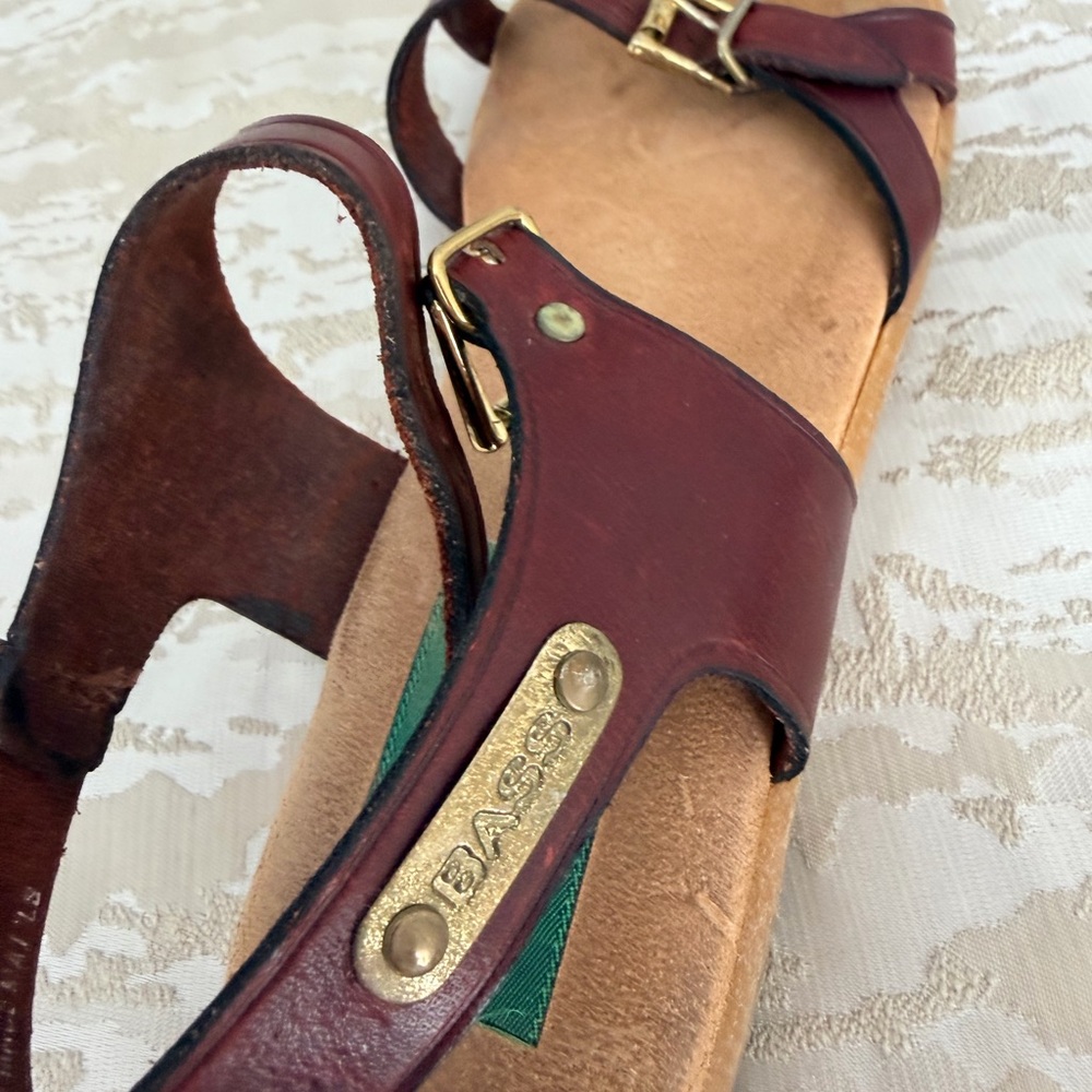 Vintage Bass Brown Leather Buckle Sandals with Gold Hardware - Picture 3 of 5